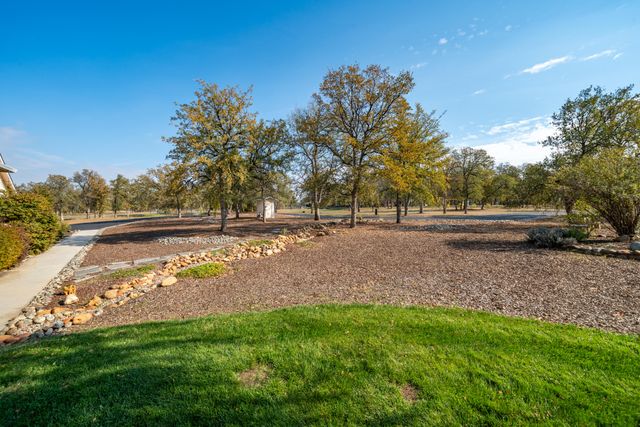 8180 Whispering Oaks Road, Redding, CA 96002