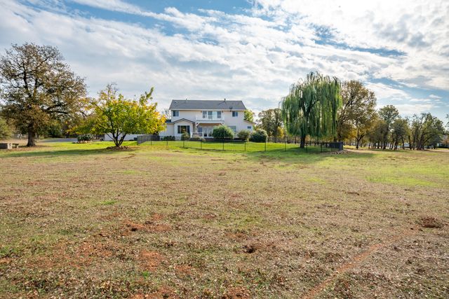 8180 Whispering Oaks Road, Redding, CA 96002