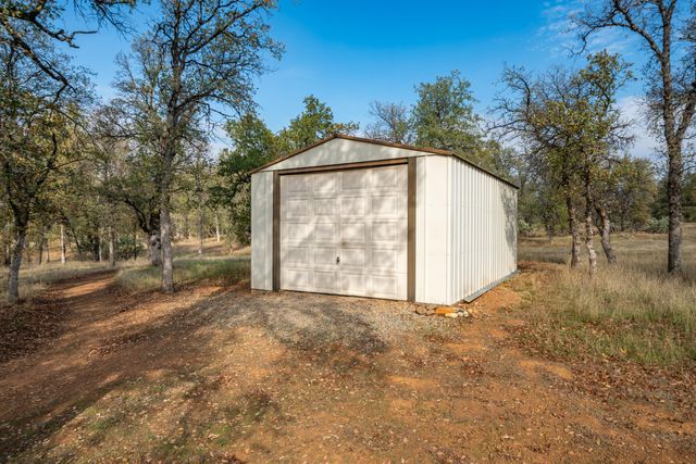 8180 Whispering Oaks Road, Redding, CA 96002