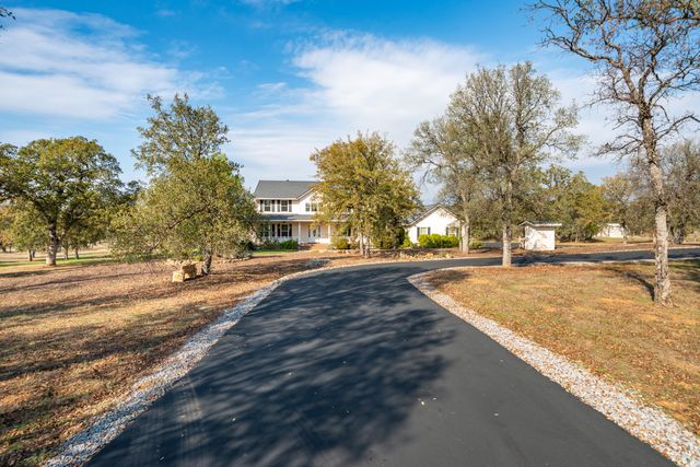 8180 Whispering Oaks Road, Redding, CA 96002