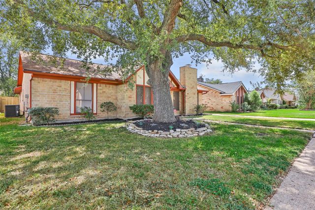 10122 Sageglow Drive, Houston, TX 77089