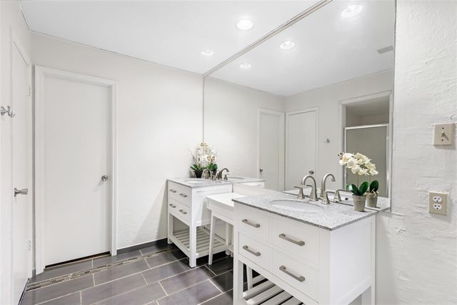 10122 Sageglow Drive, Houston, TX 77089