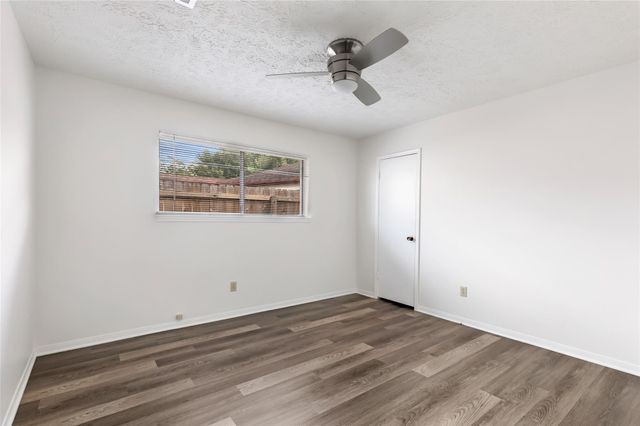 10122 Sageglow Drive, Houston, TX 77089