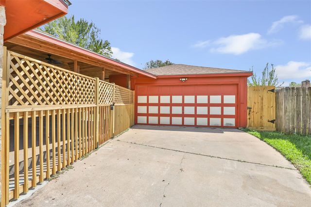 10122 Sageglow Drive, Houston, TX 77089