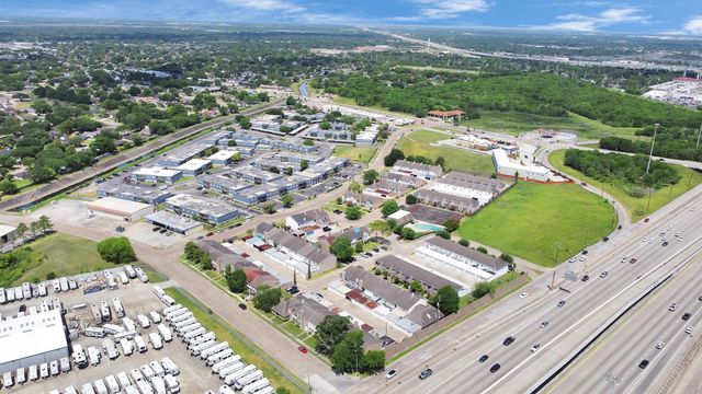 11899 Algonquin Drive 1, Houston, TX 77089