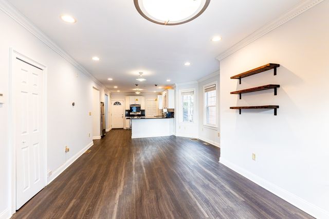 68 Line St 1, Somerville, MA 02143