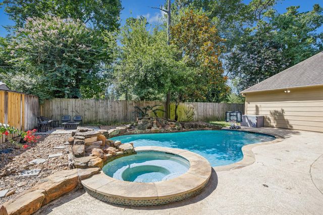 5823 Ashmere Ln, Spring, TX 77379