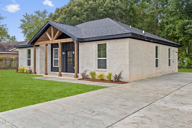 1457 Rue De Courmont, Gautier, MS 39553