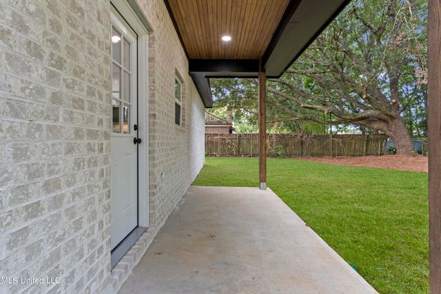 1457 Rue De Courmont, Gautier, MS 39553