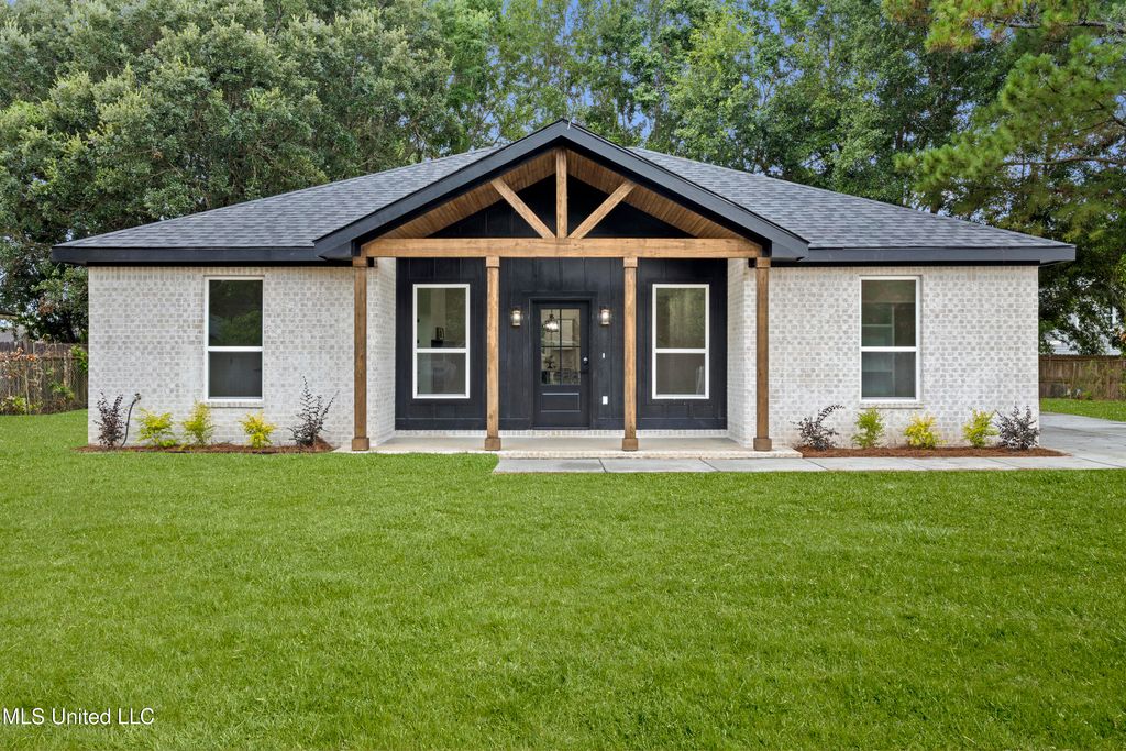 1457 Rue De Courmont, Gautier, MS 39553
