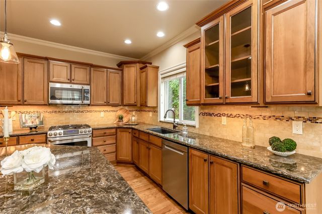 1847 Pointe Woodworth Drive NE, Tacoma, WA 98422
