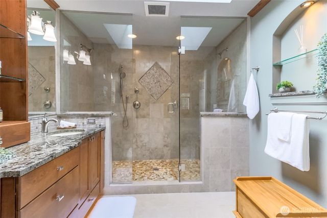 1847 Pointe Woodworth Drive NE, Tacoma, WA 98422