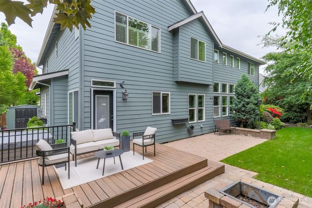 1847 Pointe Woodworth Drive NE, Tacoma, WA 98422