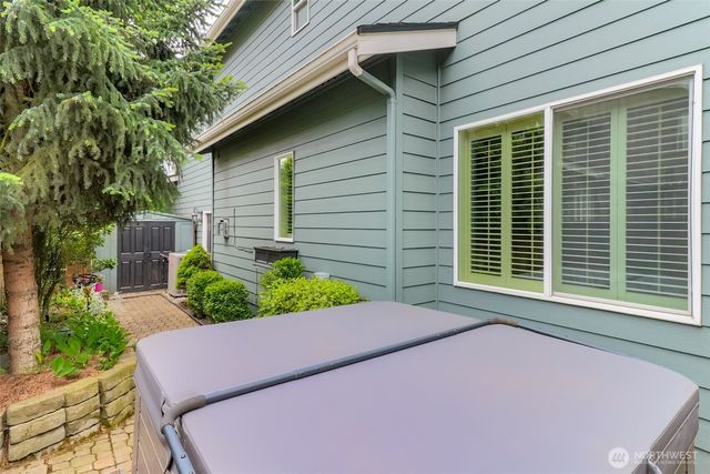 1847 Pointe Woodworth Drive NE, Tacoma, WA 98422