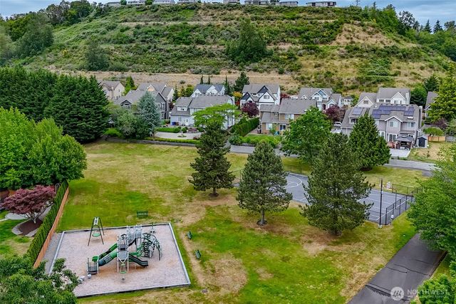 1847 Pointe Woodworth Drive NE, Tacoma, WA 98422