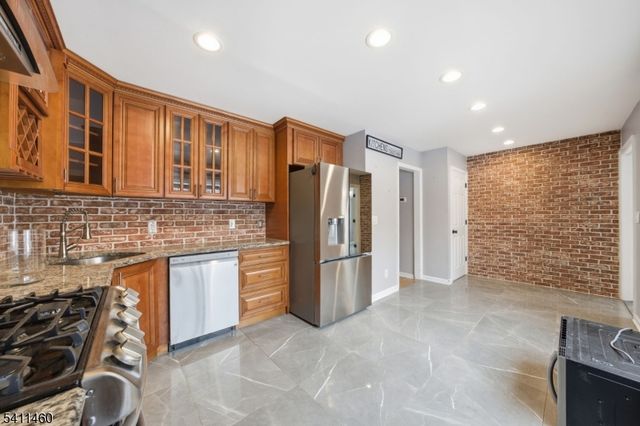 162 Mali Dr, North Plainfield Boro, NJ 07062