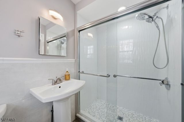 162 Mali Dr, North Plainfield Boro, NJ 07062