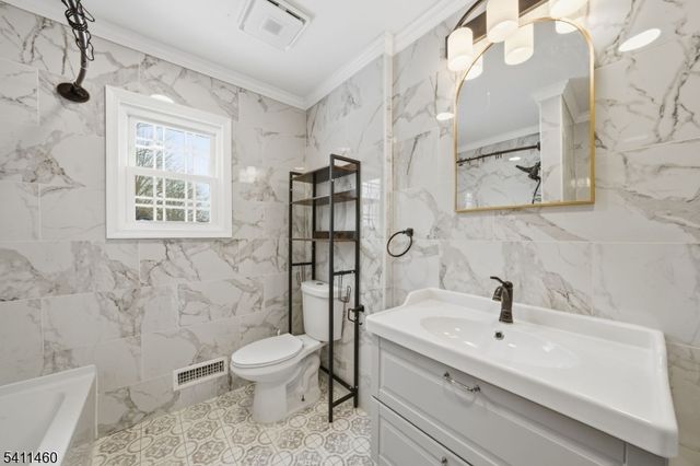 162 Mali Dr, North Plainfield Boro, NJ 07062