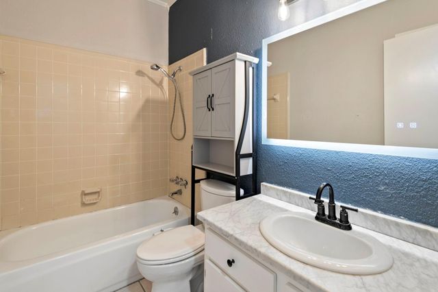 1818 Augusta Drive 13, Houston, TX 77057