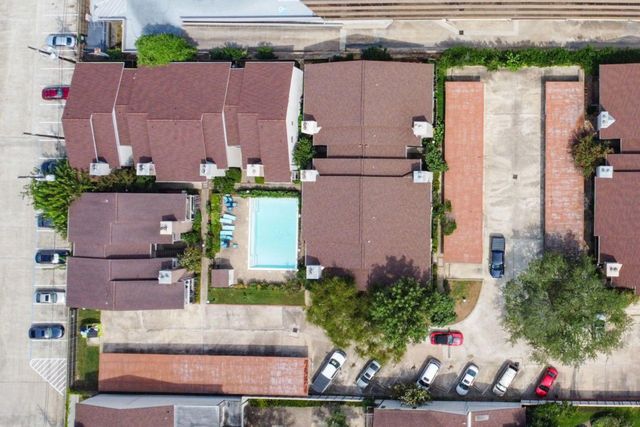 1818 Augusta Drive 13, Houston, TX 77057