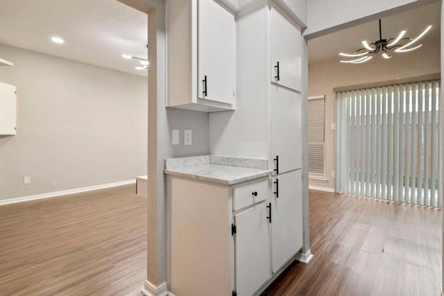 1818 Augusta Drive 13, Houston, TX 77057