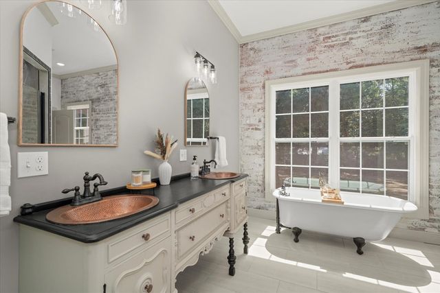 703 W Walnut Avenue, Dalton, GA 30720