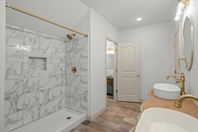 703 W Walnut Avenue, Dalton, GA 30720