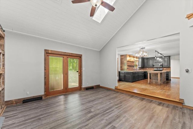2752 WOODLAND HILLS COURT, Green Bay, WI 54311