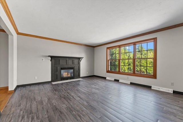 2752 WOODLAND HILLS COURT, Green Bay, WI 54311