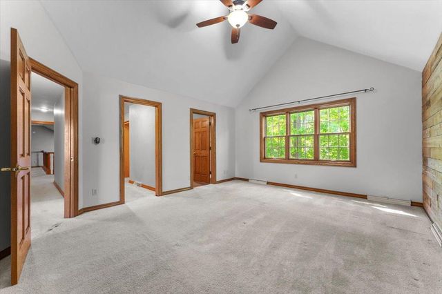 2752 WOODLAND HILLS COURT, Green Bay, WI 54311