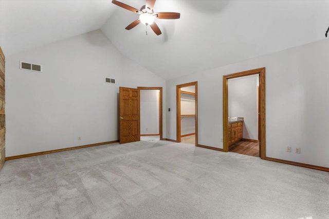 2752 WOODLAND HILLS COURT, Green Bay, WI 54311