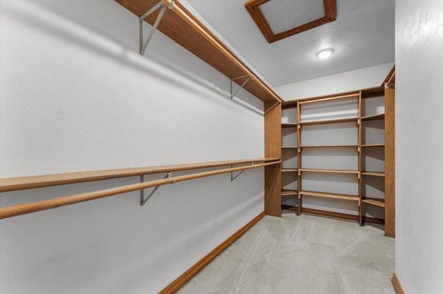 2752 WOODLAND HILLS COURT, Green Bay, WI 54311