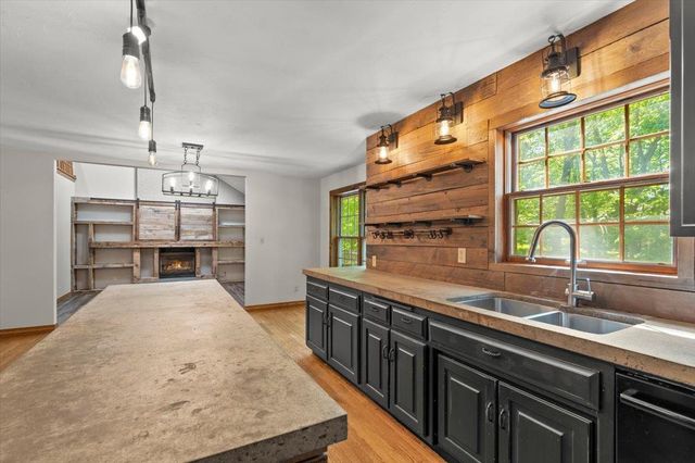 2752 WOODLAND HILLS COURT, Green Bay, WI 54311