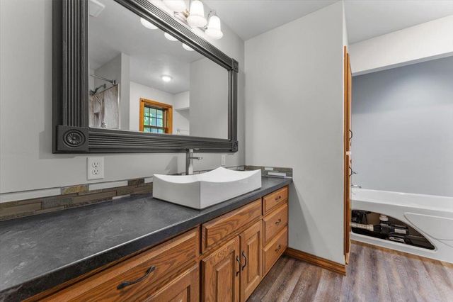 2752 WOODLAND HILLS COURT, Green Bay, WI 54311