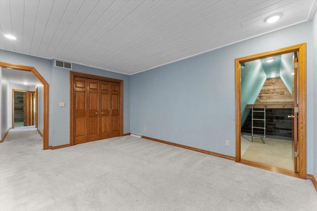 2752 WOODLAND HILLS COURT, Green Bay, WI 54311