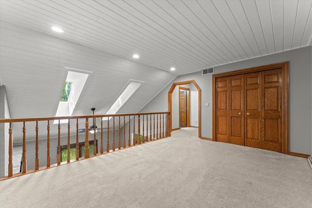 2752 WOODLAND HILLS COURT, Green Bay, WI 54311