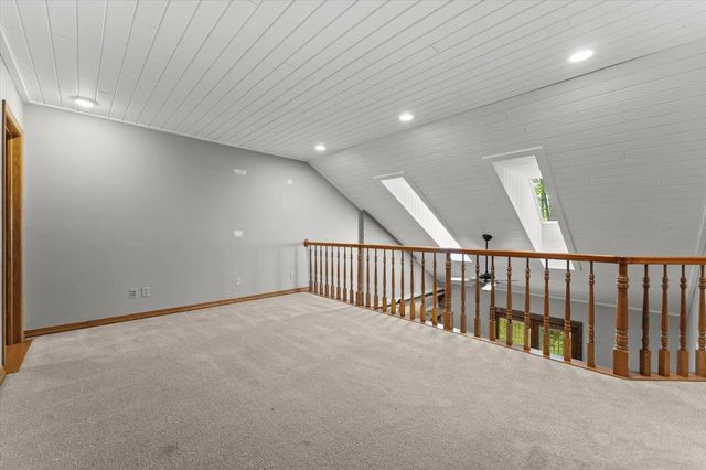 2752 WOODLAND HILLS COURT, Green Bay, WI 54311
