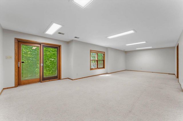 2752 WOODLAND HILLS COURT, Green Bay, WI 54311