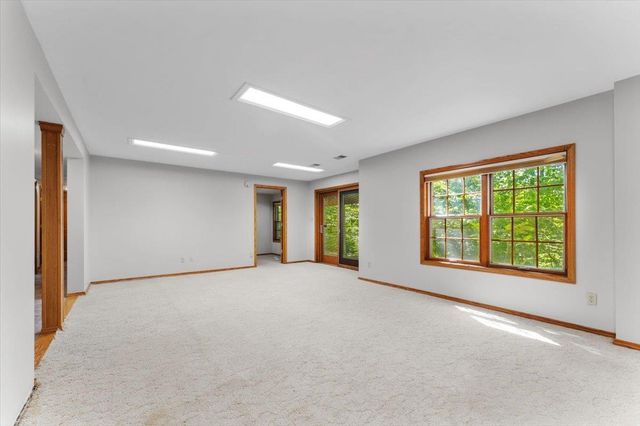 2752 WOODLAND HILLS COURT, Green Bay, WI 54311