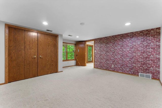 2752 WOODLAND HILLS COURT, Green Bay, WI 54311