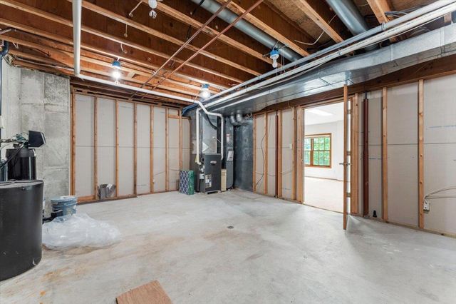2752 WOODLAND HILLS COURT, Green Bay, WI 54311
