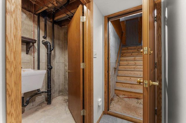 2752 WOODLAND HILLS COURT, Green Bay, WI 54311