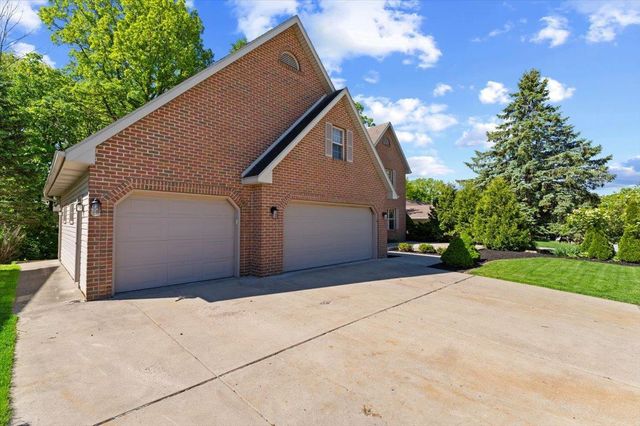 2752 WOODLAND HILLS COURT, Green Bay, WI 54311