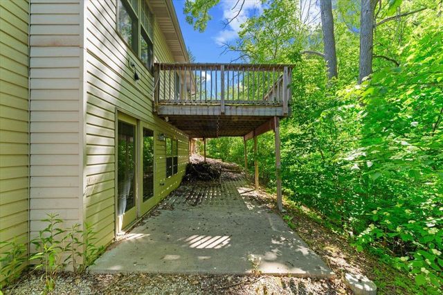 2752 WOODLAND HILLS COURT, Green Bay, WI 54311