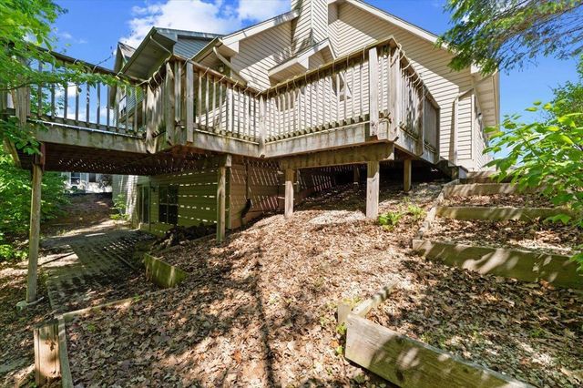 2752 WOODLAND HILLS COURT, Green Bay, WI 54311
