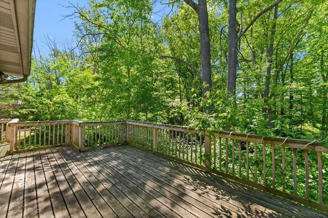 2752 WOODLAND HILLS COURT, Green Bay, WI 54311