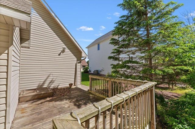 2752 WOODLAND HILLS COURT, Green Bay, WI 54311