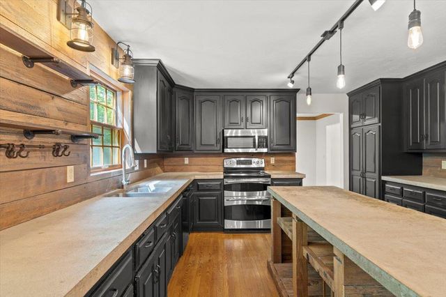 2752 WOODLAND HILLS COURT, Green Bay, WI 54311