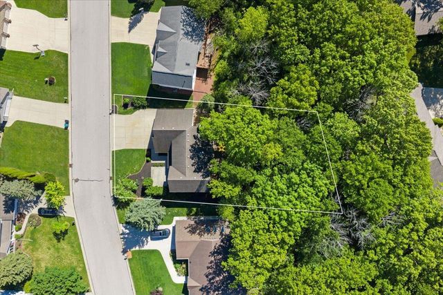 2752 WOODLAND HILLS COURT, Green Bay, WI 54311