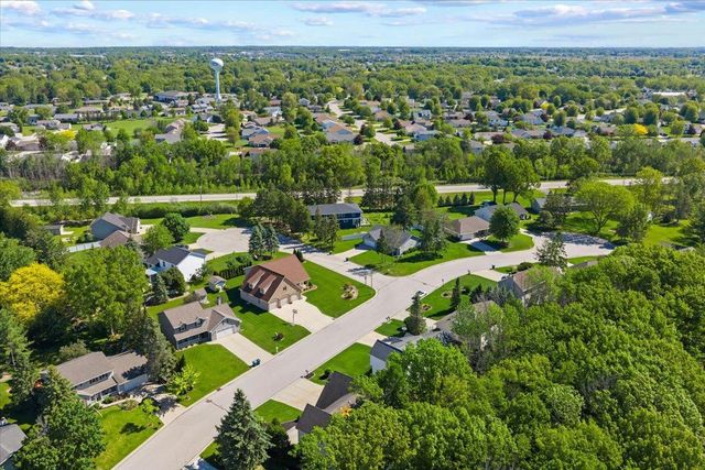 2752 WOODLAND HILLS COURT, Green Bay, WI 54311